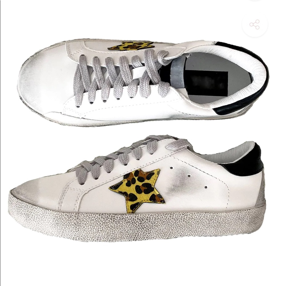 'VANESSA’ STAR DISTRESSED
SNEAKERS NWOT Size 6